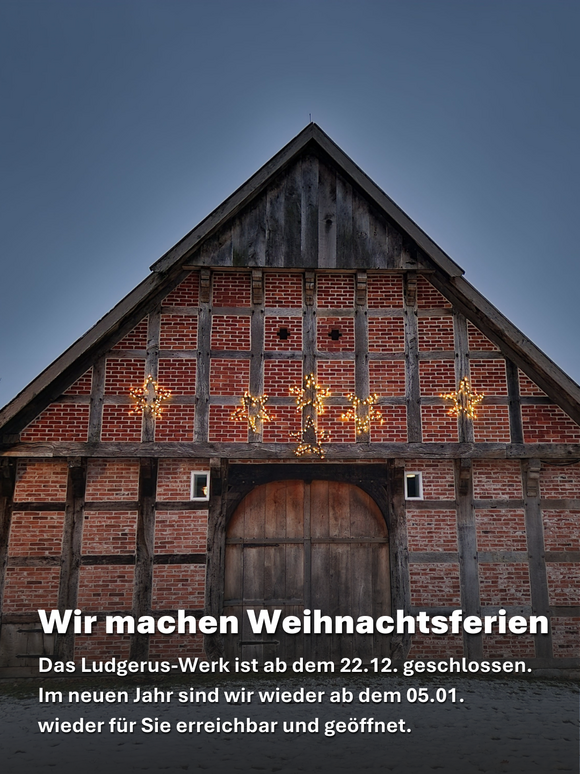 Weihnachtliches Ludgerus-Werk als Hintergrund. Im Vordergrund ist die Information: Wir machen Weihnachtsferien, Das Ludgerus-Werk ist ab dem 22.12. geschlossen.  Im neuen Jahr sind wir wieder ab dem 05.01.  wieder für Sie erreichbar und geöffnet.